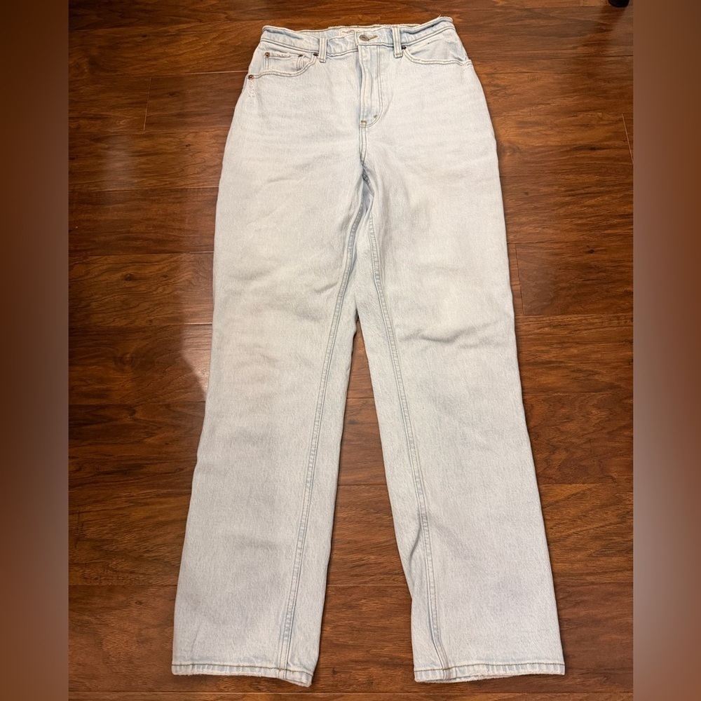 Abercrombie 90s Straight Ultra High Rise Size 28